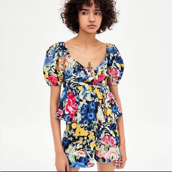 Beautiful floral high waist button fly shorts with ruffled edge detail size S! - Picture 1 of 12